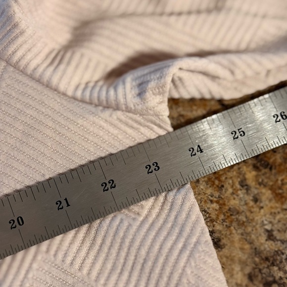 NWOT Women’s Beige Zip-Up Sweater Size XL Textured Long Sleeves Polyester - Picture 11 of 13